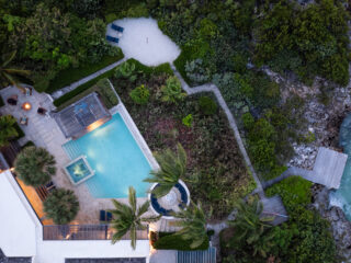 Villa Alinna: Located on the Shorelines of Chalk Sound National Park in Turks and Caicos Islands